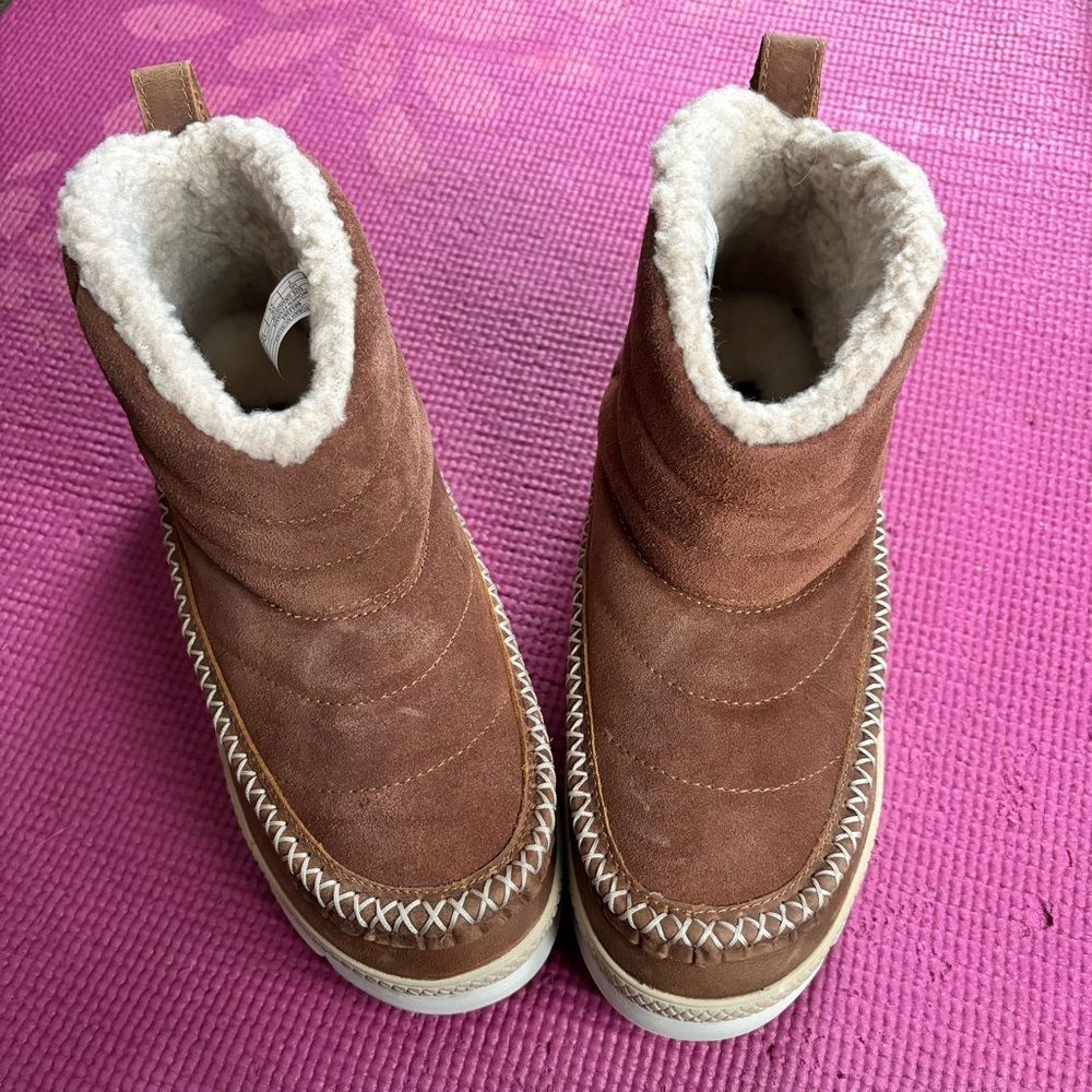 Manitobah | Insulated Leather Puffer Boot 🥾 - Picture 13 of 14